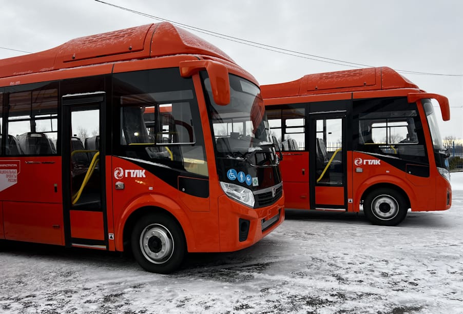 Благодаря нацпроекту в Омск поступили 5 новых автобусов